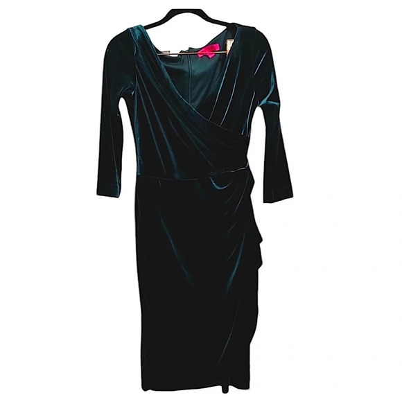 Betsy Johnson Green velour velvet style size 2 in excellent like new condition - Picture 3 of 5